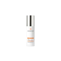 Modelo Derma Bright Toner